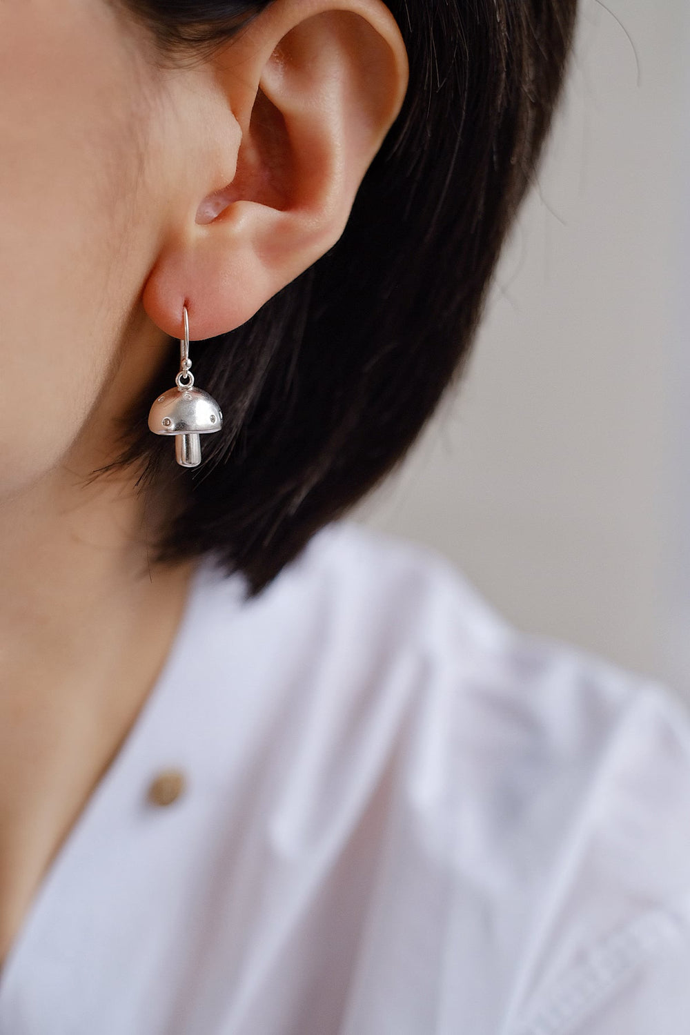 Lightweight and comfortable, these quality silver earrings are ideal for everyday wear or special occasions, adding a playful yet elegant element to any outfit.