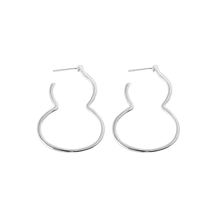 The Silhouette earrings in rhodium-plated sterling silver showcase a unique double-wave design. The earrings measure 40mm in height and 30mm in width, offering a contemporary look that stands out effortlessly.