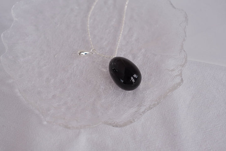 Wearing obsidian can provide a sense of safety and stability, making it an excellent choice for those looking to enhance their emotional resilience and inner strength.