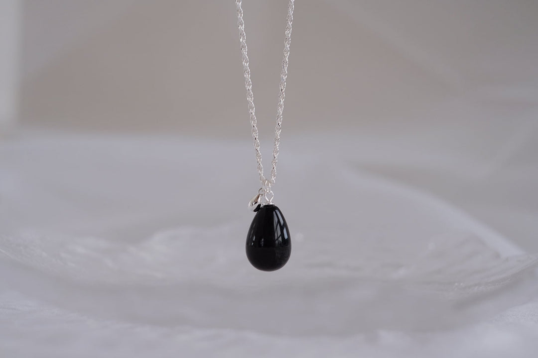 Obsidian is renowned for its powerful protective qualities, thought to shield against negative energy and emotional blockages.