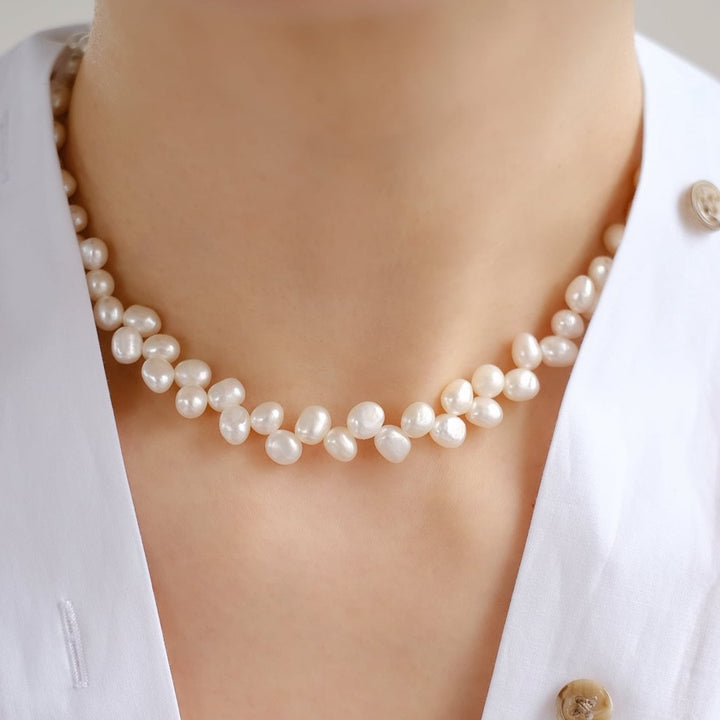 The unconventional design of this pearl necklace adds sophistication to a classic accessory.