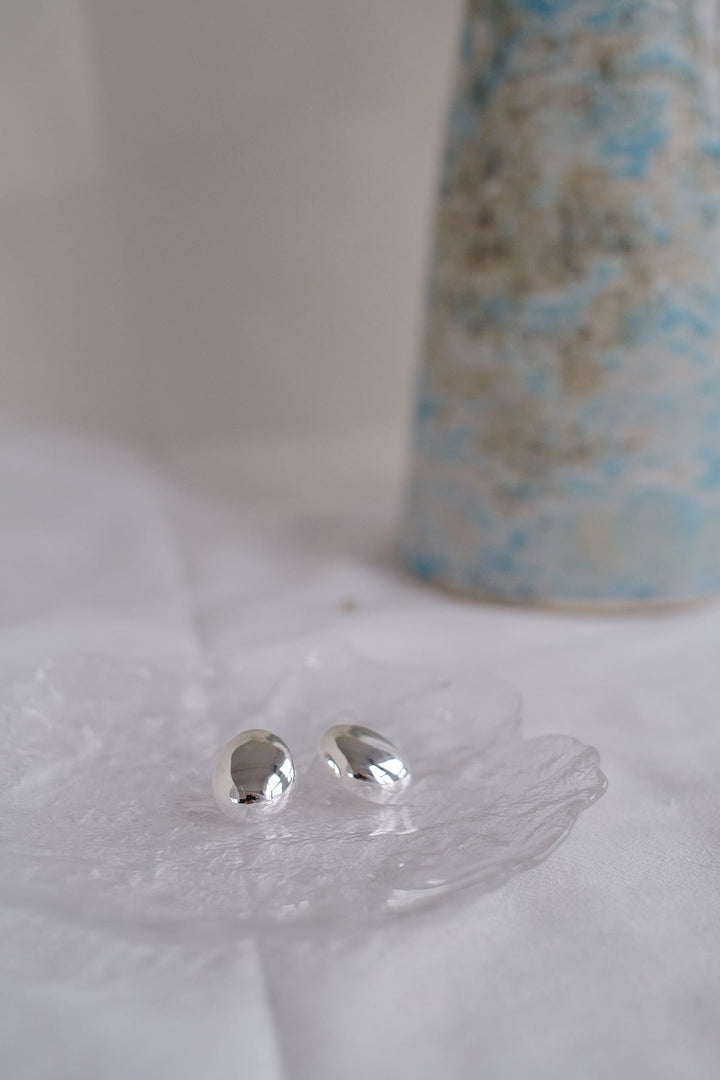 A stunning addition to any outfit, these earrings are crafted from 925 silver and boast a high shine finish.