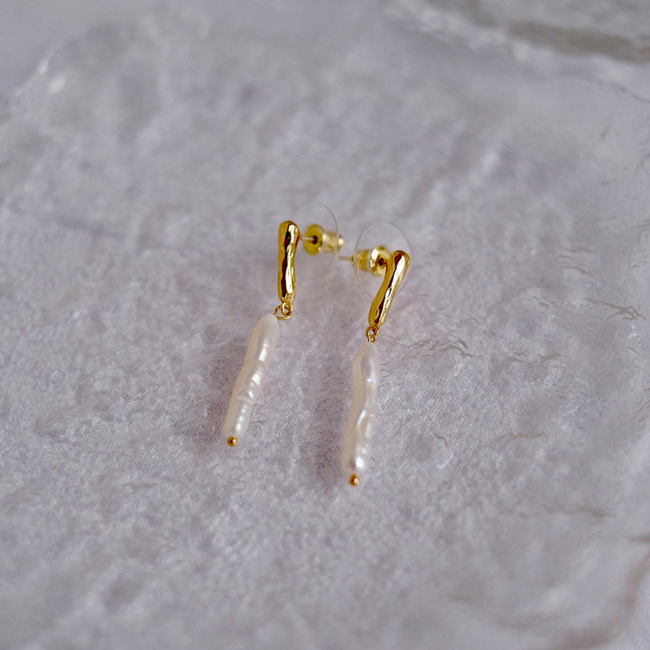 A detailed image showcasing the icicle earrings on their own.