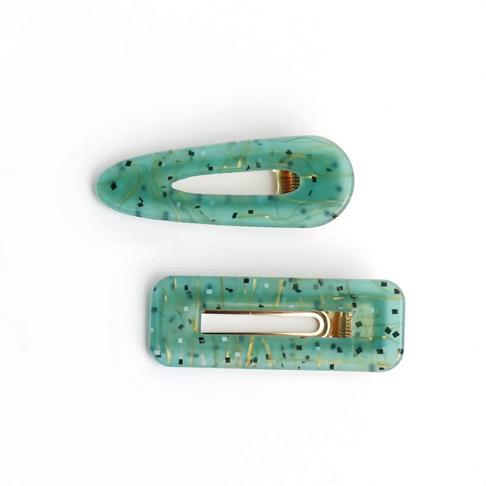 These sea green hair clips bring a refreshing touch to your hairstyle, perfect for everyday wear or beach outings.