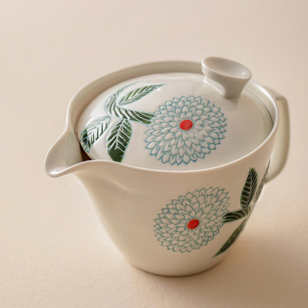 Almost every Japanese household has Hasami Yaki stoneware pieces at home.