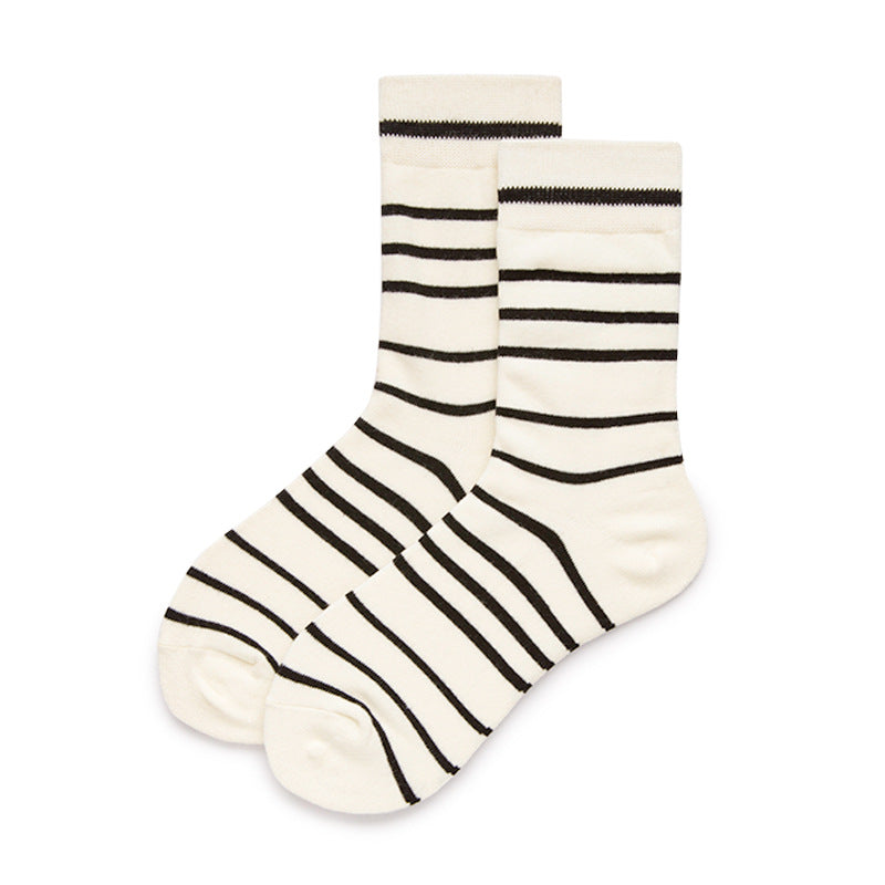 Men’s socks in white with black stripes.